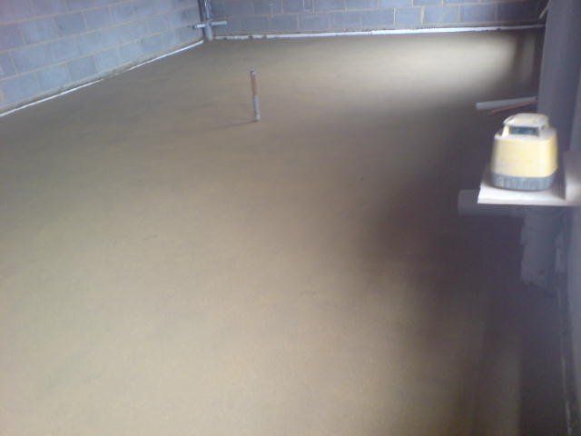 Fast drying screed