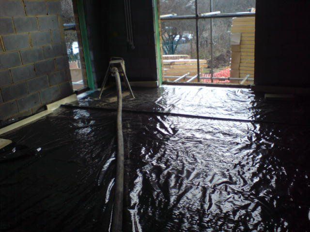 Fast drying screed