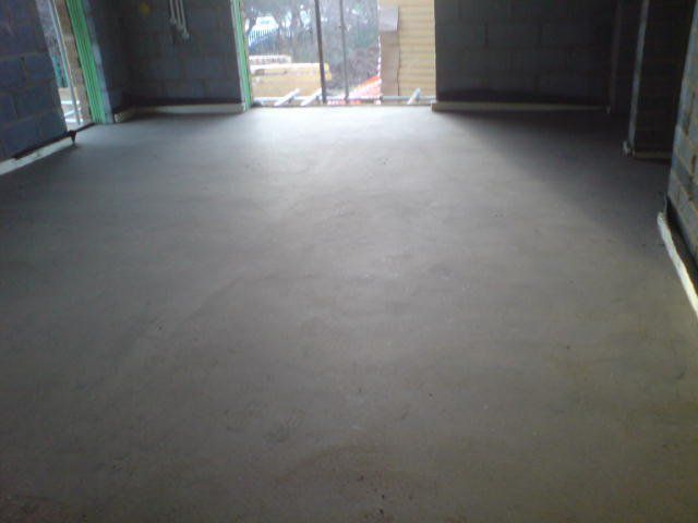 Fast drying screed