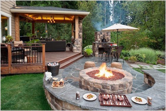 Outdoor fireplace