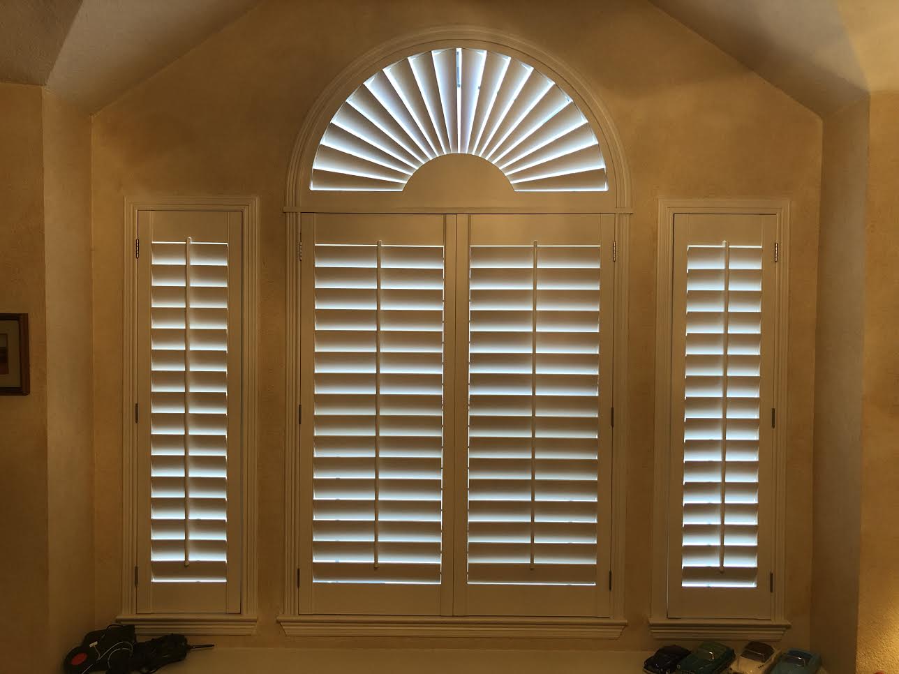 Sunburst Tilt Rod Shutter