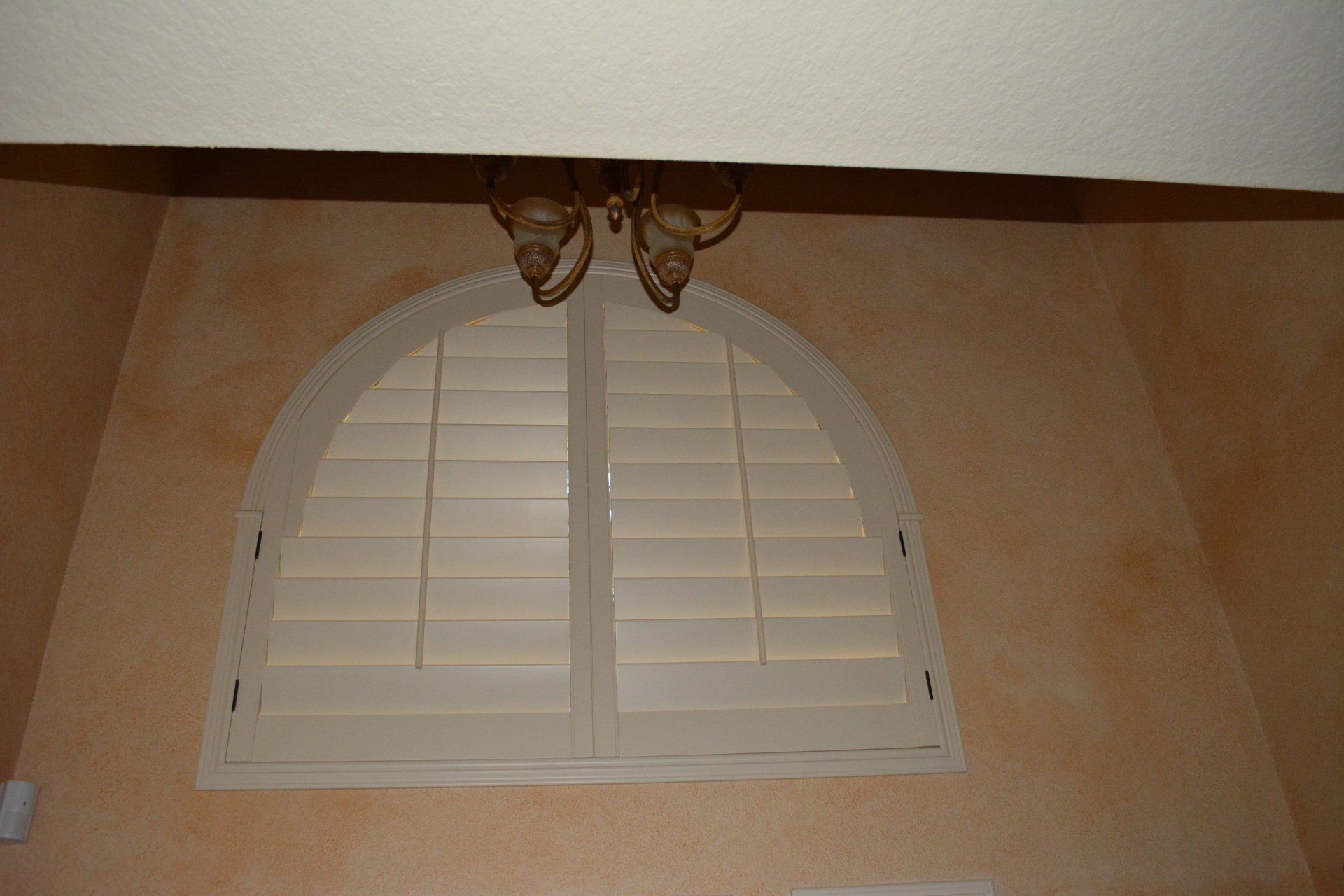 Arch Shutter