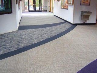 ingressi con moquette puliti