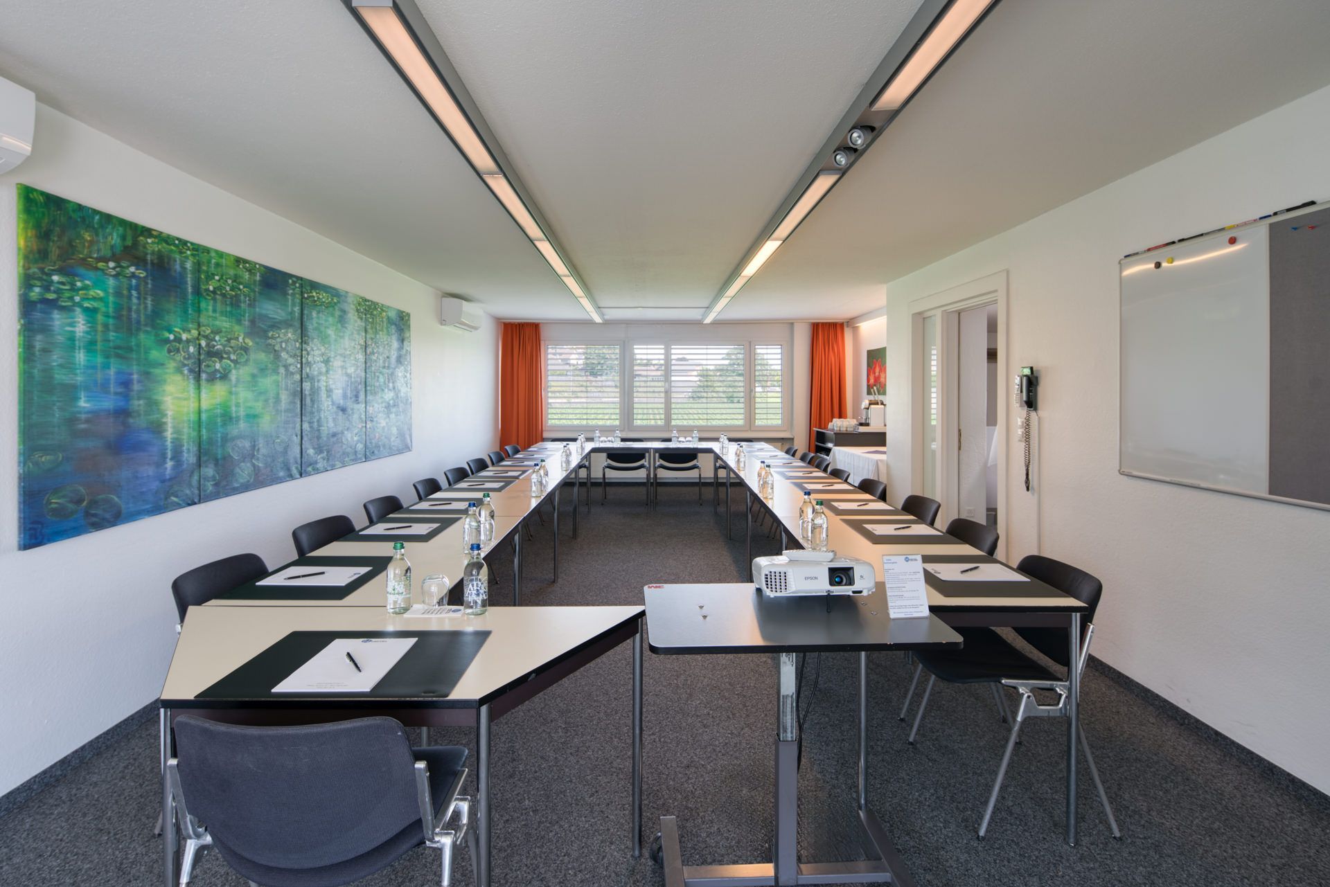 Auch im Raum 7 vom Hotel Egerkingen lassen sich im gepflegten Rahmen Business-Meetings abhalten