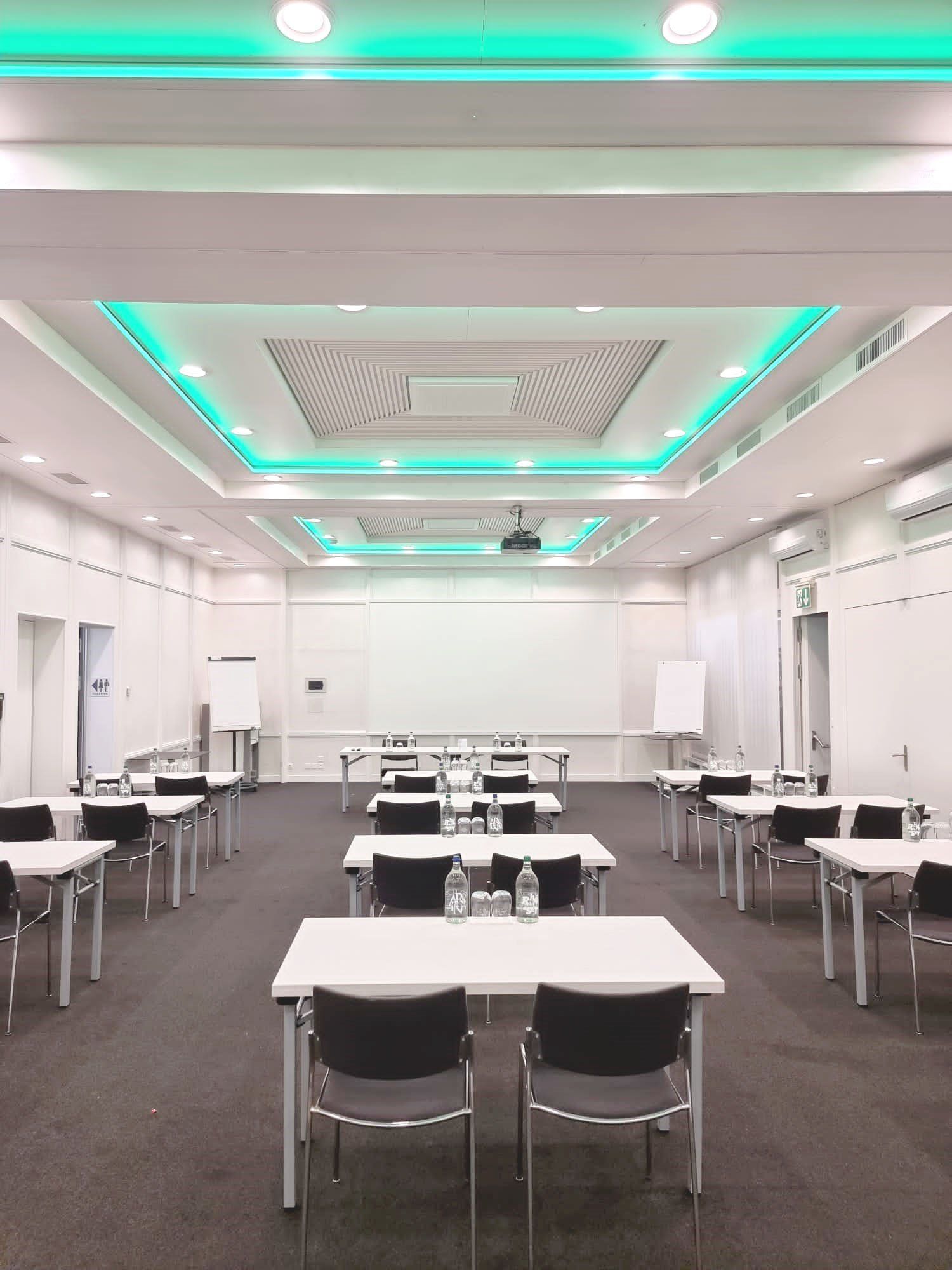 Hier finden bis zu 60 Seminarteilnehmer oder gegen 100 Konzertbesucher Platz: im Raum 1 vom Hotel Egerkingen