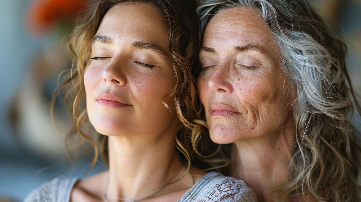 La perte de volume du visage entraîne creux, pommettes aplaties et traits fatigués. Les injections d