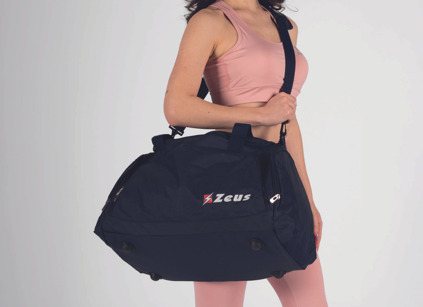 Maglia sportiva rossa con scritta 