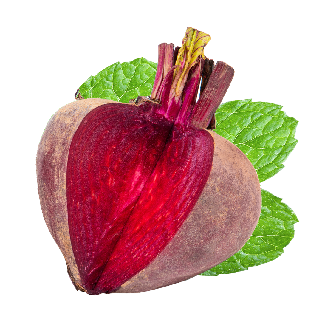 Una remolacha en forma de corazón con hojas sobre un fondo blanco.