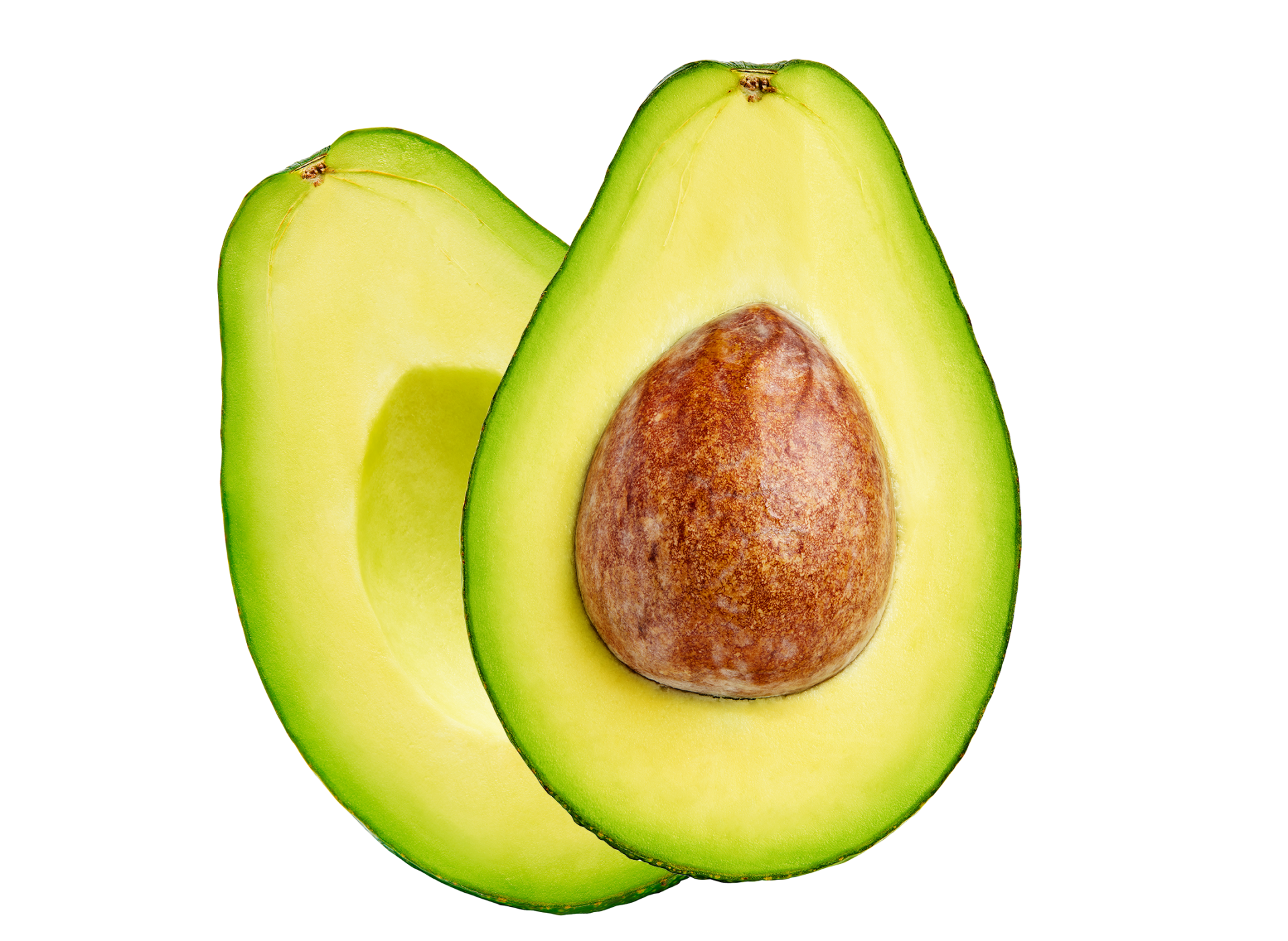 Dos aguacates se cortan por la mitad sobre un fondo blanco.