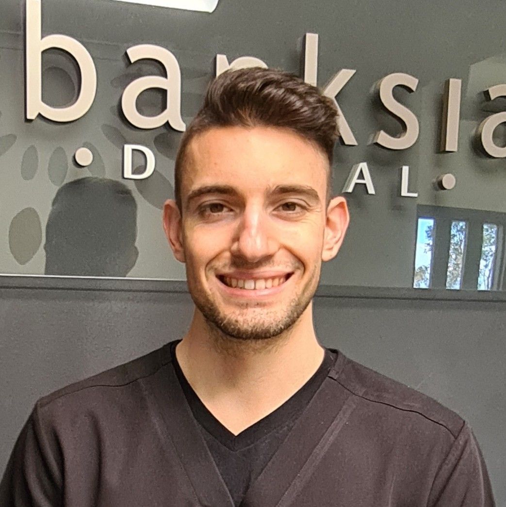 Silhouette of a person, consisting of a gray circle for the head and a rounded rectangle for the body.