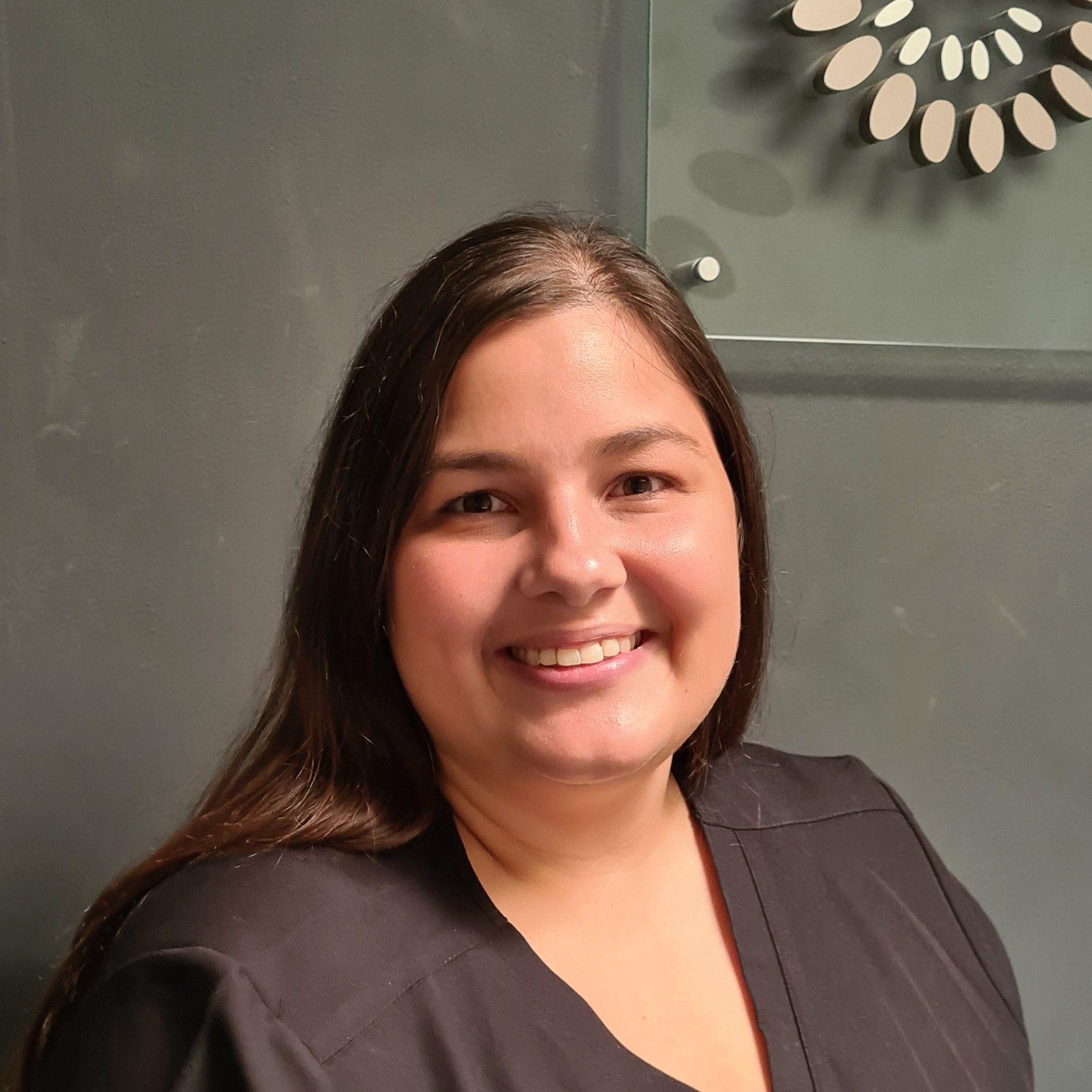 Silhouette of a person, consisting of a gray circle for the head and a rounded rectangle for the body.