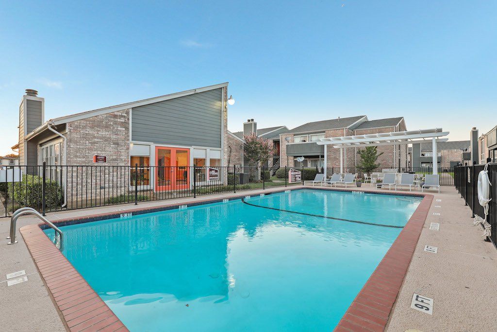 West Wind Apartments Pool