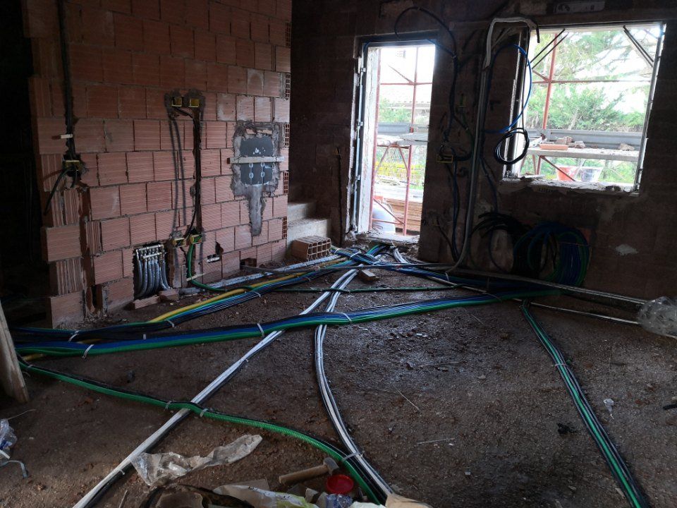 opere di muratura per installazione impianti elettrici