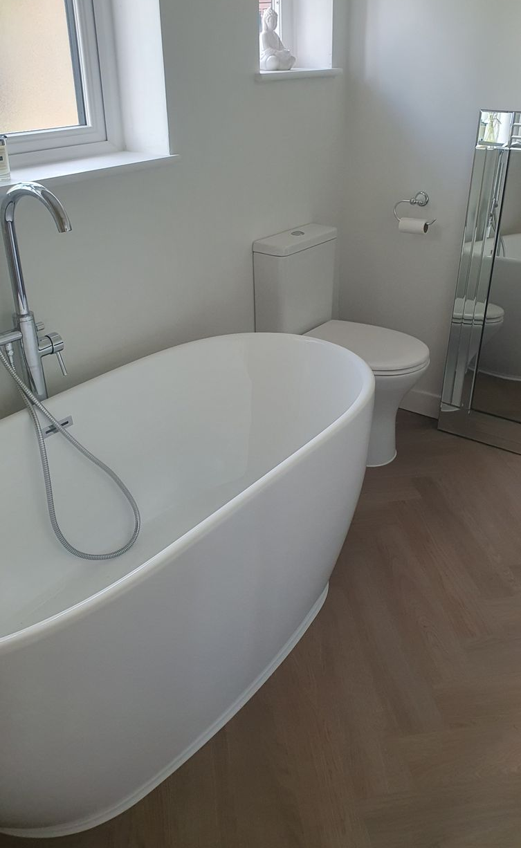 Free standing baths, free standing bath installation