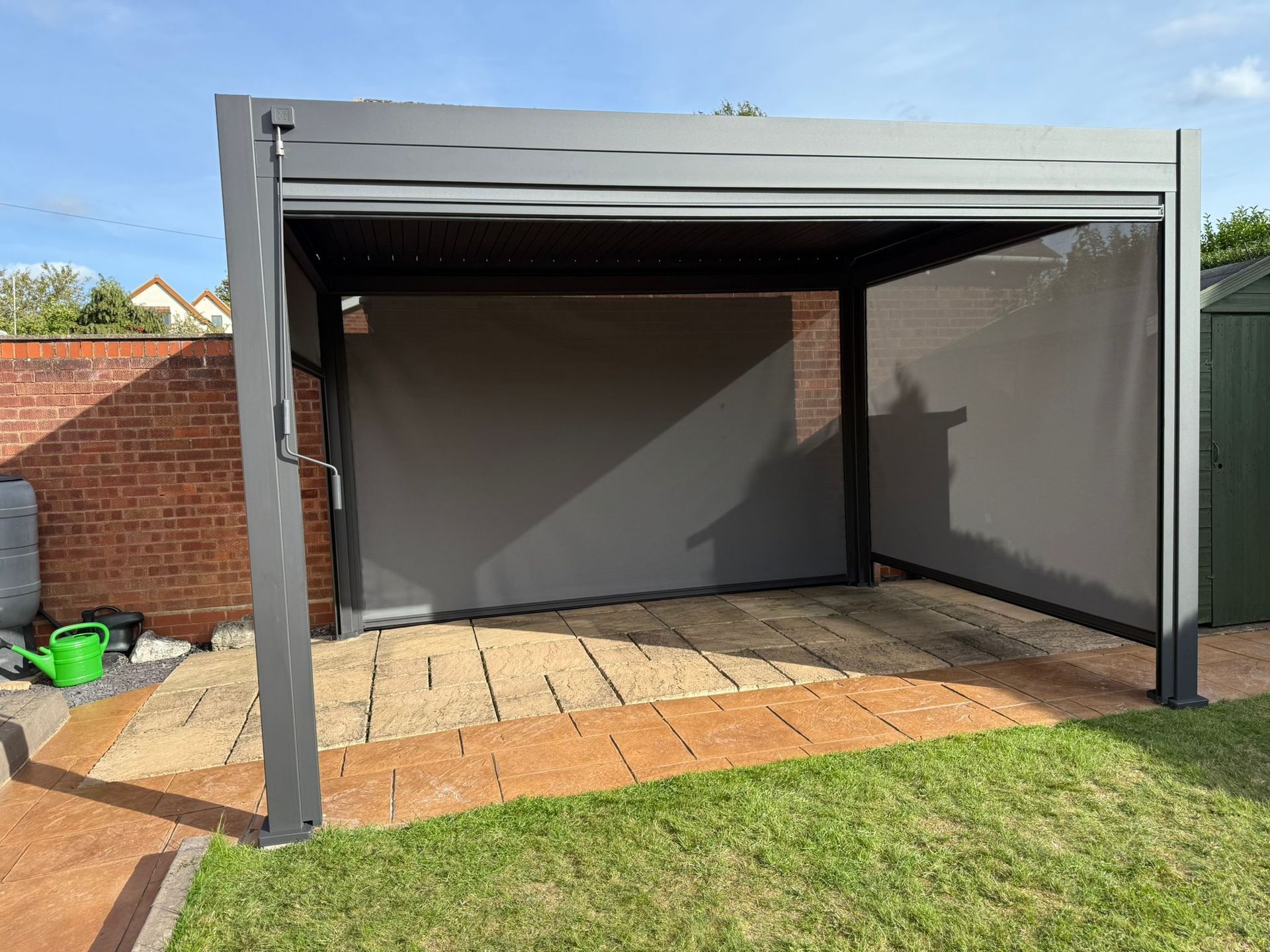 louvred electric pergola with screens