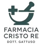 Logo della farmacia di colore verde scuro con mortaio, pestello e croce, con la scritta