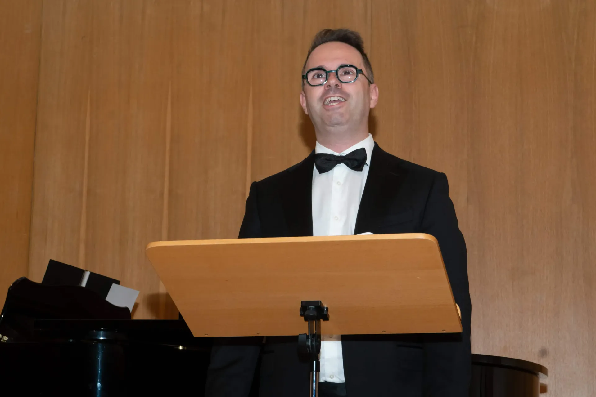 Ο Αναστάσης Φράγκος τραγουδώντας Since we loved του G. Finzi.