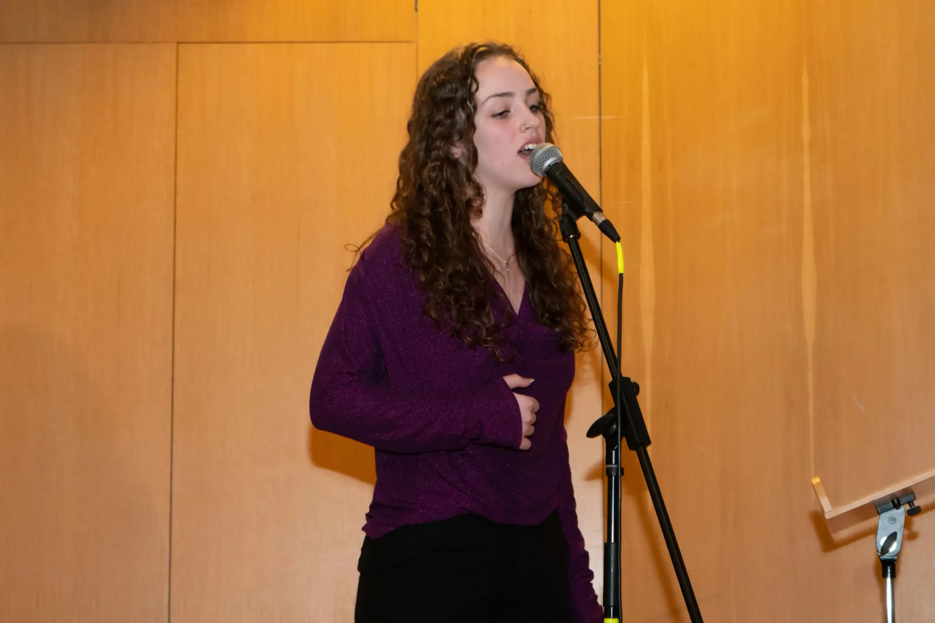 Η υψίφωνος Ηλιάνα Ρούσσου τραγουδά  στη συναυλία του Voice Loft στο Μέγαρο Μουσικής Αθηνών στις 28/01/2026.