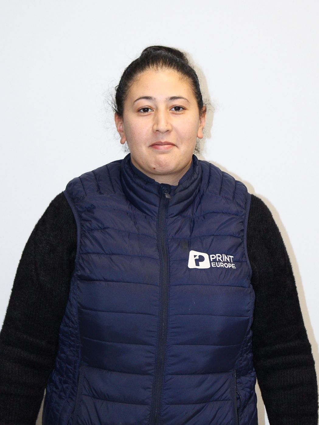 C'est une silhouette de femme sans visage.