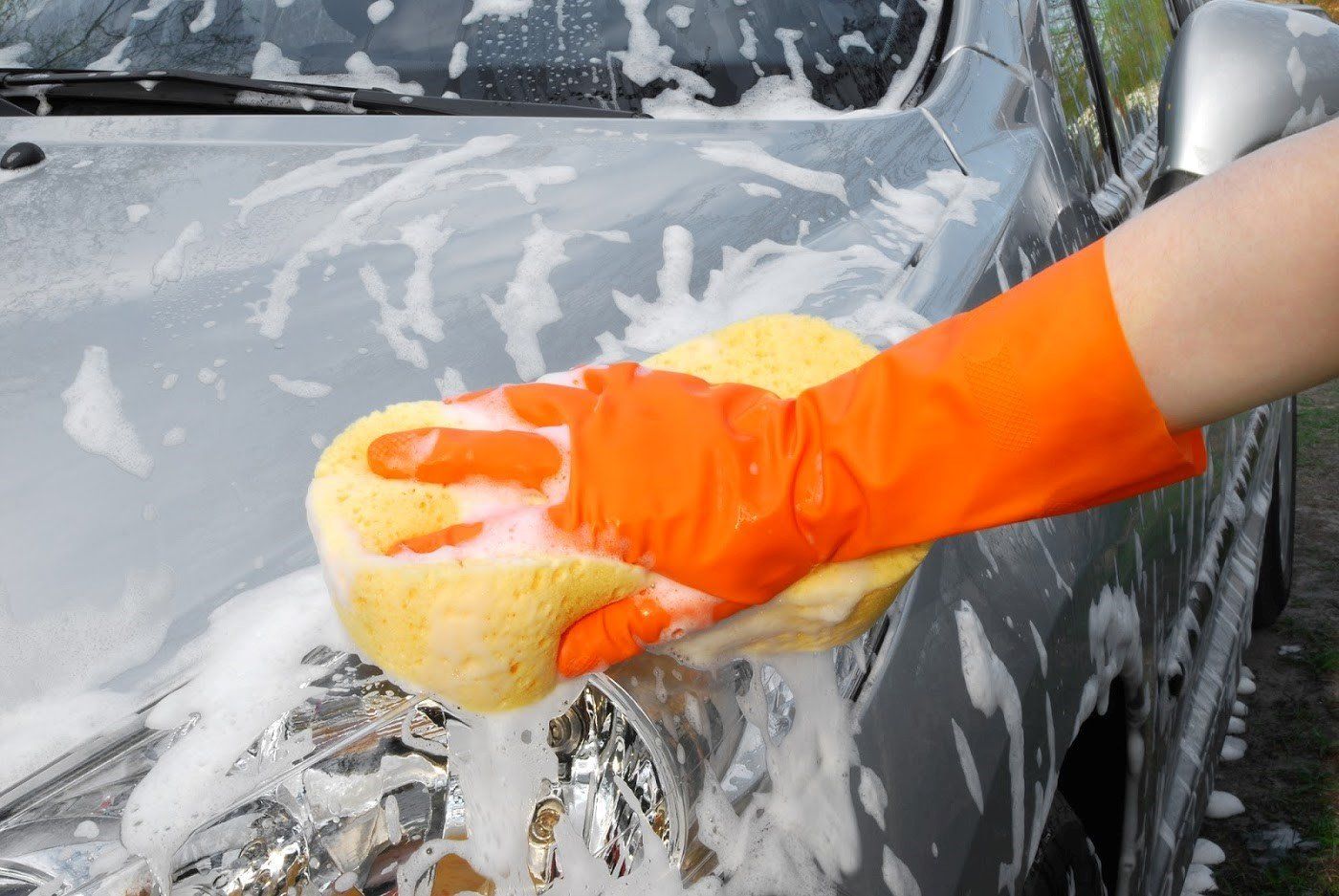 Cleaning Car Using Sponge | Seattle, WA | MS Glass Outlet