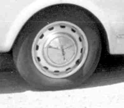 A black and white drawing of a wheel with a brake system.