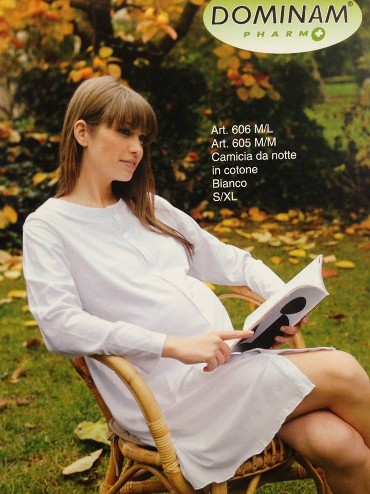 donna incinta che legge