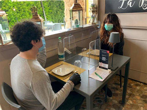 parete in plexiglass