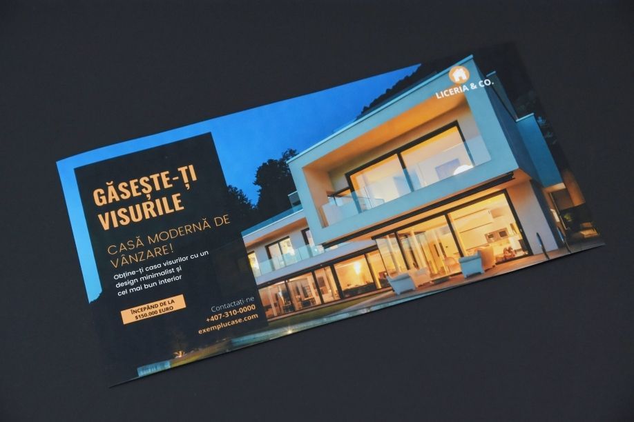 Transformați viziunea dumneavoastră imobiliară în realitate cu serviciile premium de imprimare banere oferite de Stancu Print. Specializați în producția de banere pentru apartamente de vânzare pe vinyl repoziționabil autoadeziv, vă oferim soluții personalizate de format mare A1 cu suprafață de imprimare fină mată care captează atenția potențialilor cumpărători.
Materialele noastre de înaltă calitate asigură o prezentare impecabilă a proprietăților imobiliare, cu culori vibrante și detalii clare care rezistă în timp. Vinyl-ul repoziționabil autoadeziv permite aplicarea și îndepărtarea fără efort, fără a deteriora suprafețele, ideal pentru prezentări temporare ale apartamentelor de vânzare.