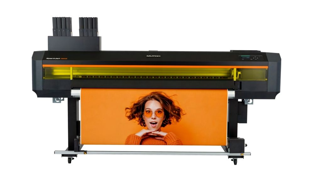 Mutoh Europe prezintă imprimanta UV LED de înaltă productivitate XpertJet 1682UR, un model de 64 de inci (162 cm) construit pe platforma XpertJet de ultimă generație. Imprimanta utilizează cercuri cu jet de cerneală piezo cu 6 canale (CMYK, alb și lac) și oferă o rezoluție de imprimare de până la 1440 x 1440 dpi.