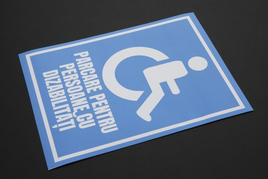 Căutați indicatoare de calitate pentru persoane cu dizabilități, perfect adaptate pentru spații publice? Stancu Print oferă soluția ideală: Indicatoare A4 imprimate pe vinyl alb mat, autoadeziv și repoziționabil, concepute pentru durabilitate și vizibilitate maximă. Material premium: Vinyl alb mat autoadeziv, ideal pentru suprafețe plane. Flexibilitate și ușurință: Repoziționabil, fără reziduuri.  Standard profesional: Potrivit pentru clădiri publice, birouri, parcări și alte spații comune. La Stancu Print, ne dedicăm creării de produse accesibile și bine adaptate pentru comunitatea  persoanelor cu dizabilități. Comandați acum și îmbunătățiți accesibilitatea!