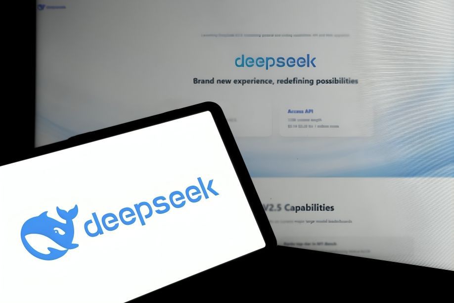 DeepSeek-R1 este acum live și open source, rivalizând cu Modelul o1 al OpenAI. Disponibil pe web, aplicație și API.