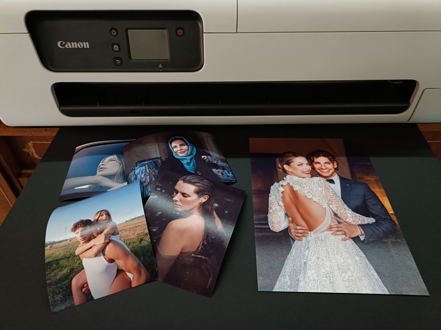 Laborator foto digital din București specializat în imprimare standard și artă fină, inclusiv plotare și xeroxare. Comandă online fotografii printate, planuri sau copii xerox. Folosim tehnologie de ultimă generație Canon imagePROGRAF pentru rezultate perfecte și de lungă durată