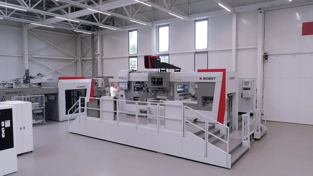 Leonhard Kurz instalează Bobst Novafoil 106 H în Germania. 