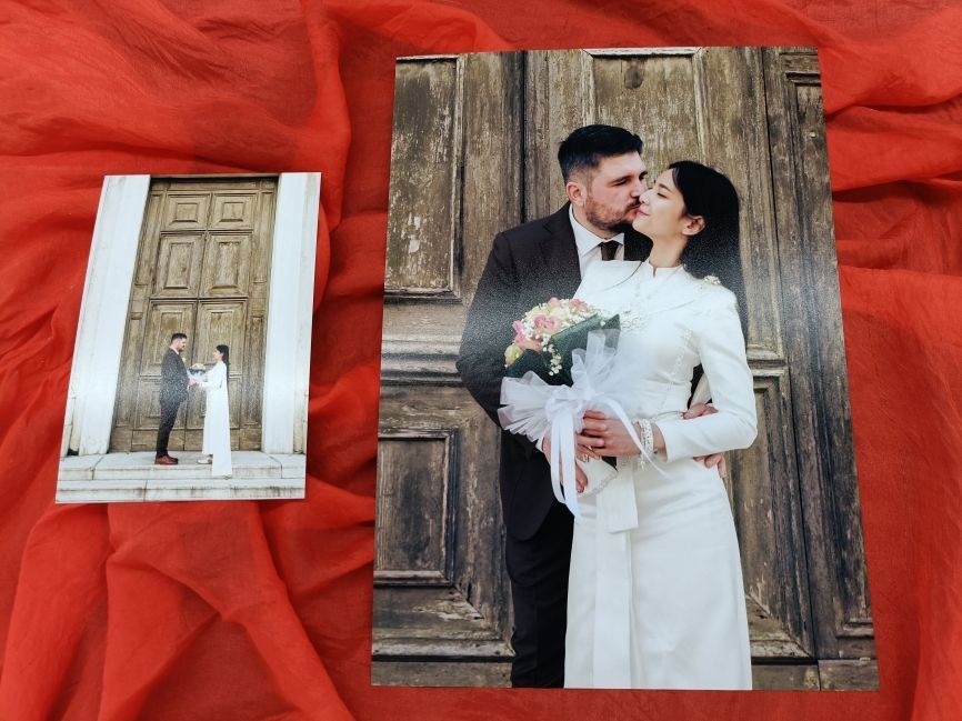 Într-o lume digitală în continuă evoluție, valoarea unei fotografii fizice, care surprinde emoția și detaliile momentelor unice, rămâne inestimabilă. Hârtia fotografică tradițională Luster de la Stancu Print transformă amintirile prețioase de nuntă, botez și cununie civilă în comori durabile. Descoperă de ce finisajul semi-lucios Luster este alegerea preferată a experților și fotografilor profesioniști pentru a-ți păstra cele mai prețioase momente, garantând o vizibilitate sporită în căutările online.