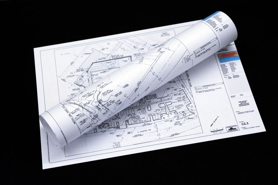Hârtia de 80 g/m2 asigură echilibrul perfect între cost și calitate. Planurile arhitecturale necesită rezoluție mare pentru linii fine și cote. Stancu Print garantează că fiecare milimetru se imprimă corect pe suport. Culorile rămân fidele proiectului original transmis de client. De ce Stancu Print București? Experiența noastră în plotare tehnică asigură acuratețe maximă. Știm că fiecare linie contează în documentația tehnică oficială. Livrăm planuri gata pentru avizare sau prezentare către client. Comandă plotare A3 la Stancu Print București precizie garantată.
