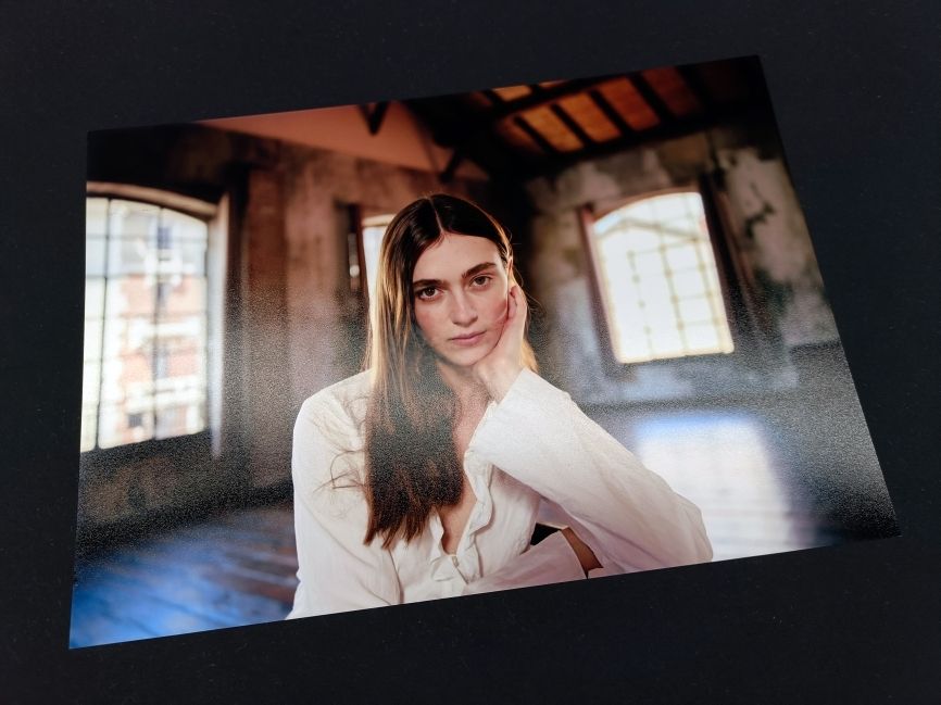 Stancu Print oferă servicii complete de printare fotografică online cu livrare rapidă în România. Specializați în imprimare poze de calitate superioară pe hârtie fotografică profesională Luster dimensiunea A4