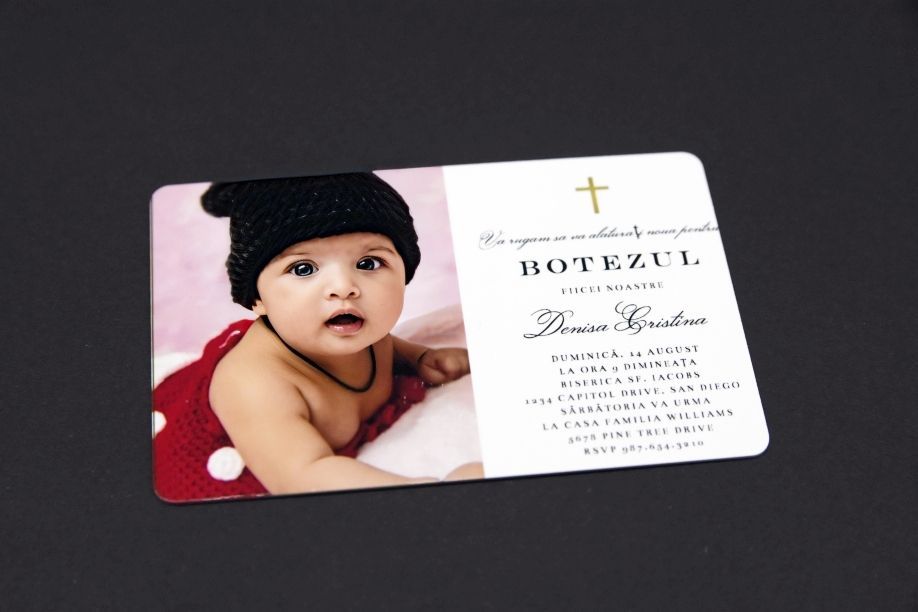Cardurile foto PVC reprezintă soluția modernă pentru mărturii botez durabile. Spre deosebire de mărturiile tradiționale din hârtie, acestea rezistă umezelii și manipulării. Stancu Print folosește doar cerneală originală Epson, garantând culori vii decenii întregi.