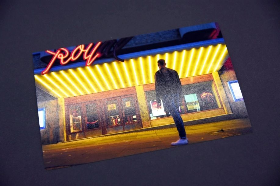 Printare poze 10x15 cm pe hârtie foto Luster 290g/m² semi lucioasă. Fără reflexii, culori precise, durabilitate ridicată. Serviciu profesional Stancu Print, București, România.,