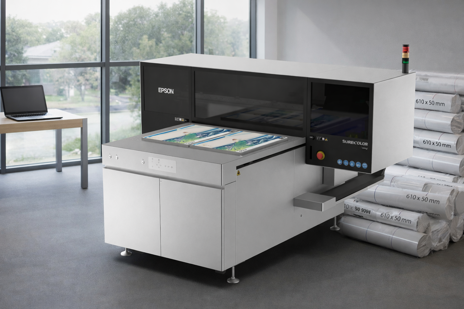 Epson SC-V4000 Singura imprimantă UV Flatbed A1 care imprimă pe orice material.