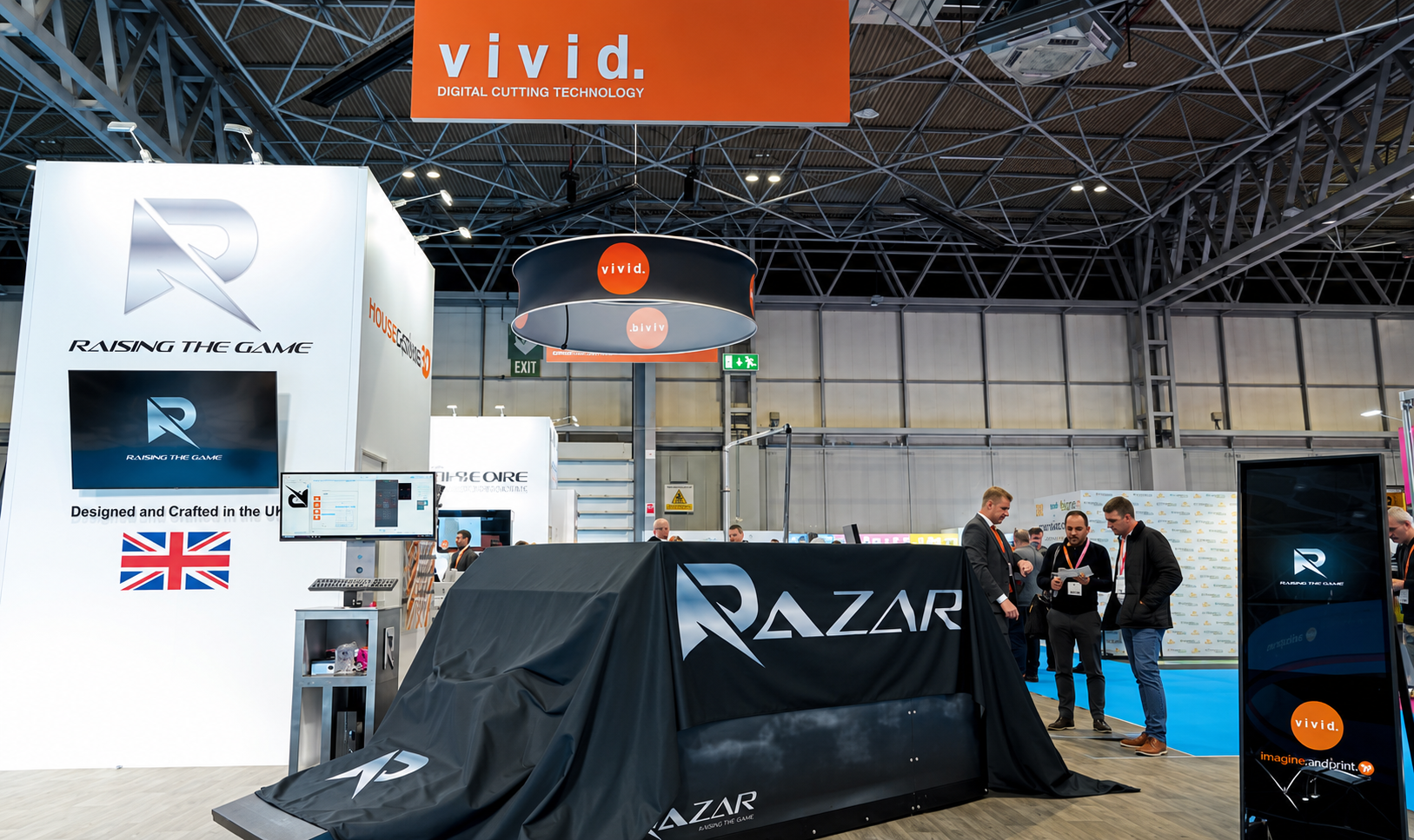 Vivid Laminating Technologies
trece selecția cu noul Razar