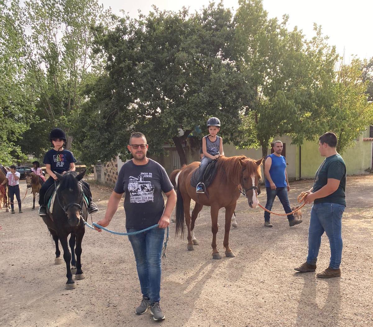 Equitazione con scuola FISE nell'Ostello per la Gioventù Nuraghe Ruiu