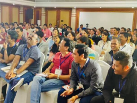 Interactive discussion on relationship building facilitated by the life coach in Pune at a Life 360 event