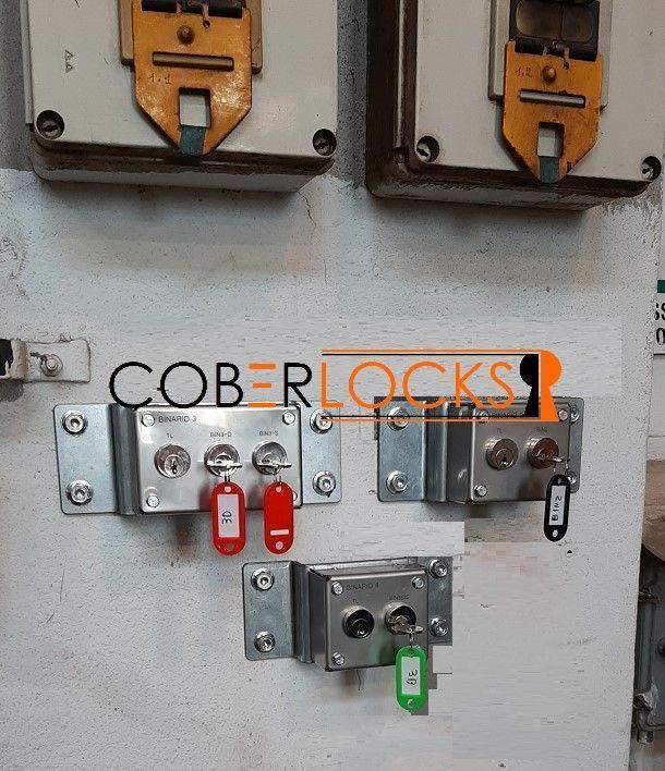 blocco manovra tipo  a tre cilindri chiave interbloccati