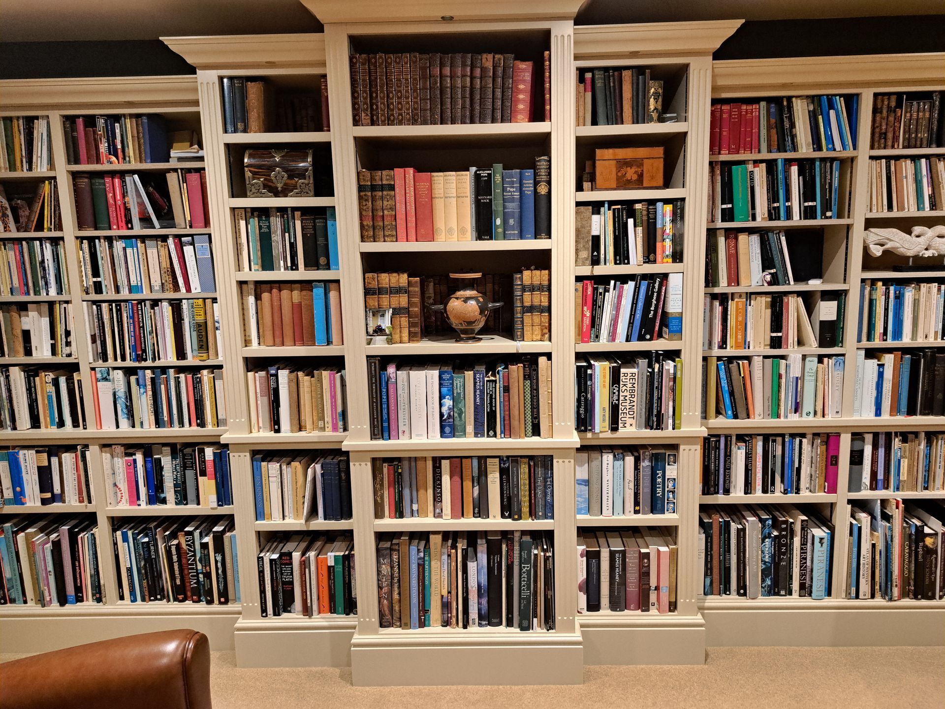 Island unit
painted swindon
kitchens
oak worktop
traditional
table stools
