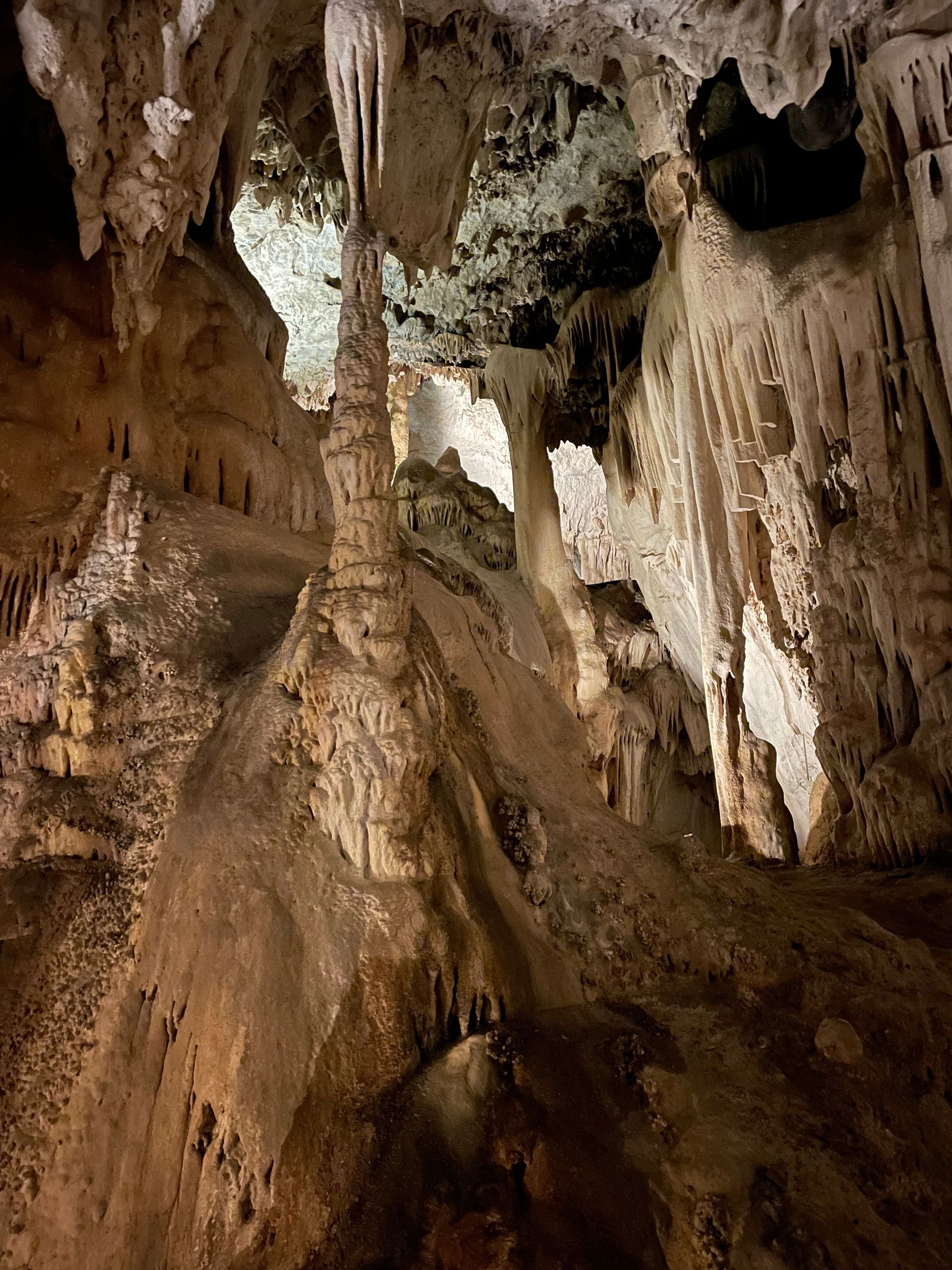 A cave filled with lots of rock formations and icicles.