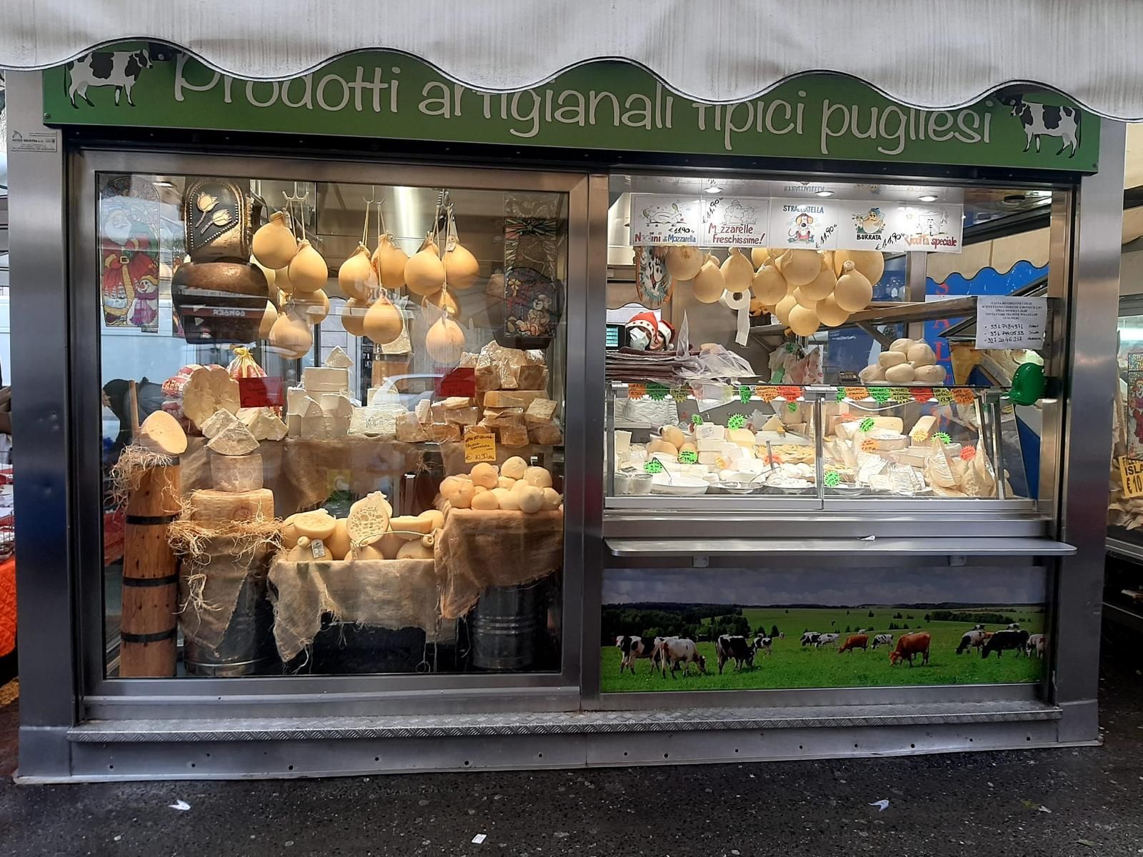 La facciata di un negozio con un'insegna che dice prodotti artigianali