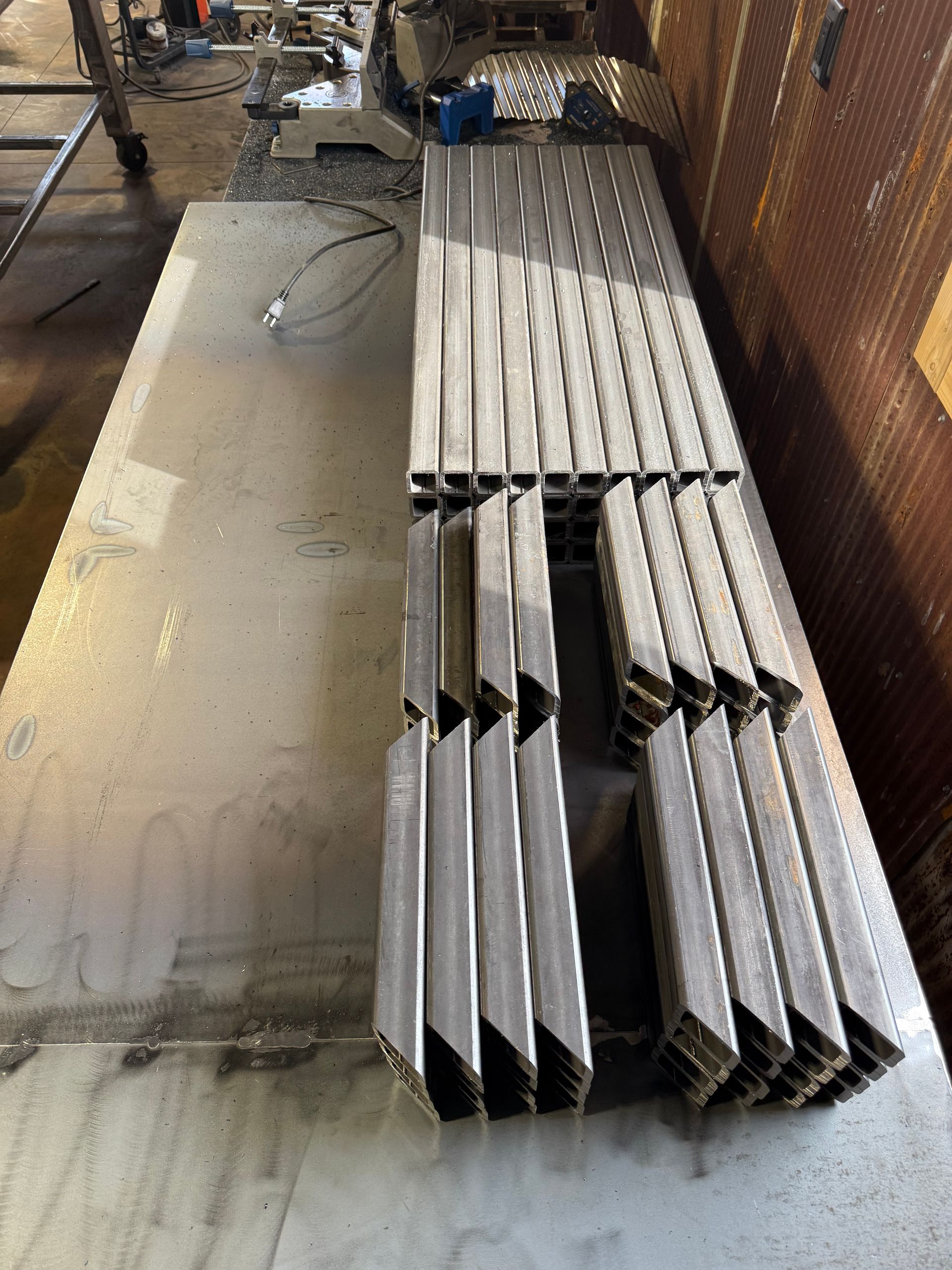 welded platform for table saw