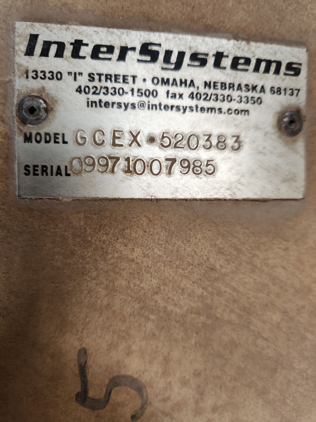A white label that says intersystems on it