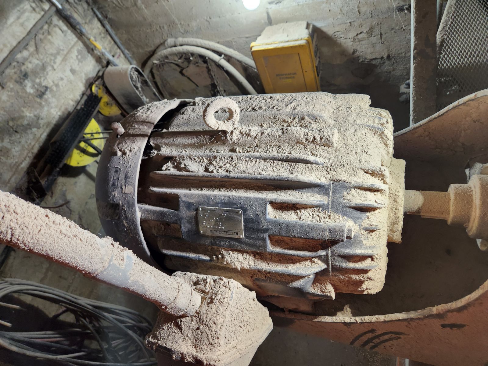 A dirty motor is sitting in a dirty room