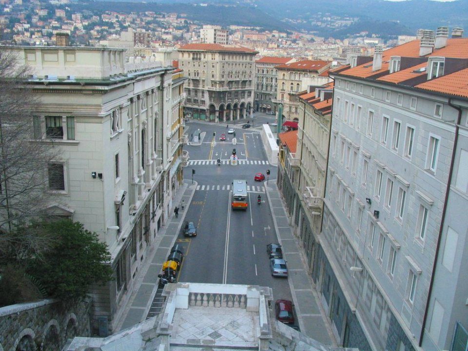 Vista di una strada di Trieste